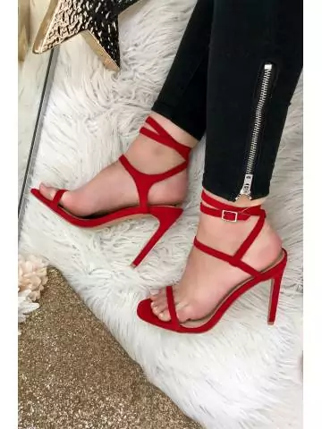 MyLookFeminin,Mes sandales à talons rouge "jolies lanières"23 € Vêtements Mode femme fashion