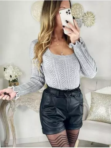 MyLookFeminin,Mon short noir style cuir "basic et sa ceinture"16 € Vêtements Mode femme fashion