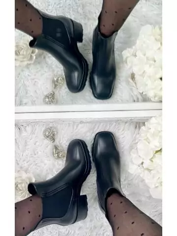MyLookFeminin,Mes bottines Chelsea crantées black basic29 € Vêtements Mode femme fashion