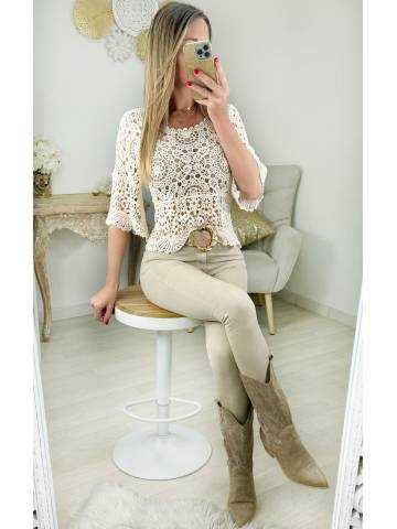 blouse beige en broderie anglaise